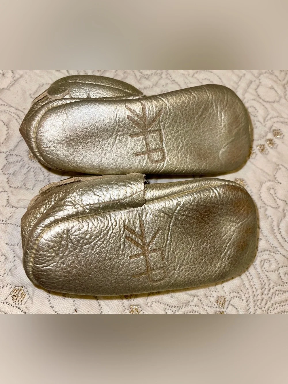 Freshly Picked baby metallic gold size 3 leather soft sole moccasin heart
